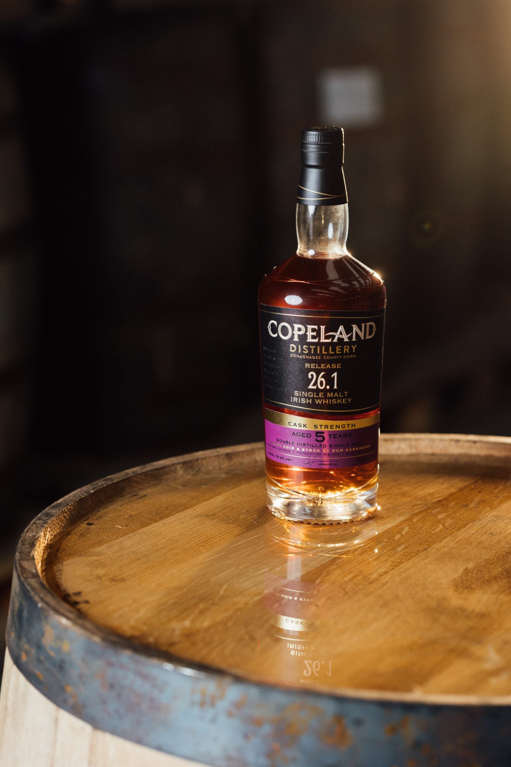 Copeland Distillery Release 26.1 Single Malt Irish Whiskey Cask Strength 5 Jahre – limitierter Whiskey auf Holzfass präsentiert