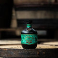 Copeland Distillery Rum Flasche mit grünem Label – Premium Rum aus Nordirland auf Holzfass präsentiert